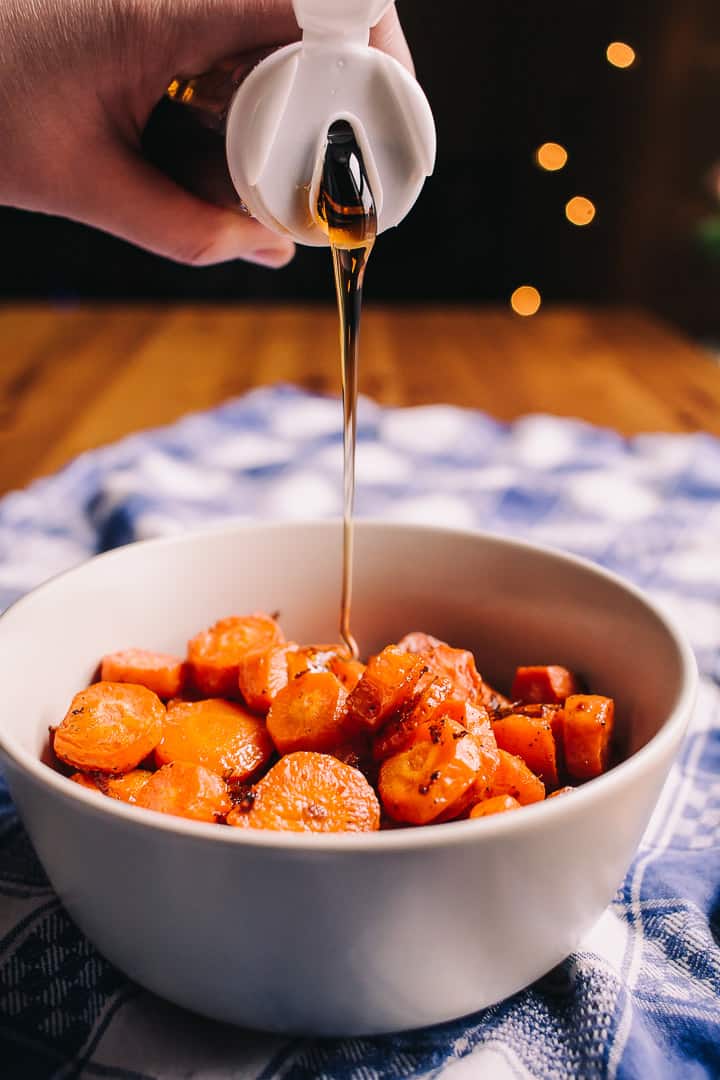 maple syrup pour on carrots