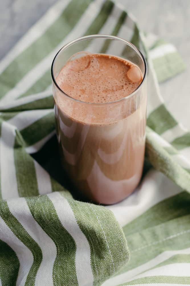 chocolate maca elixir with green and white napkin