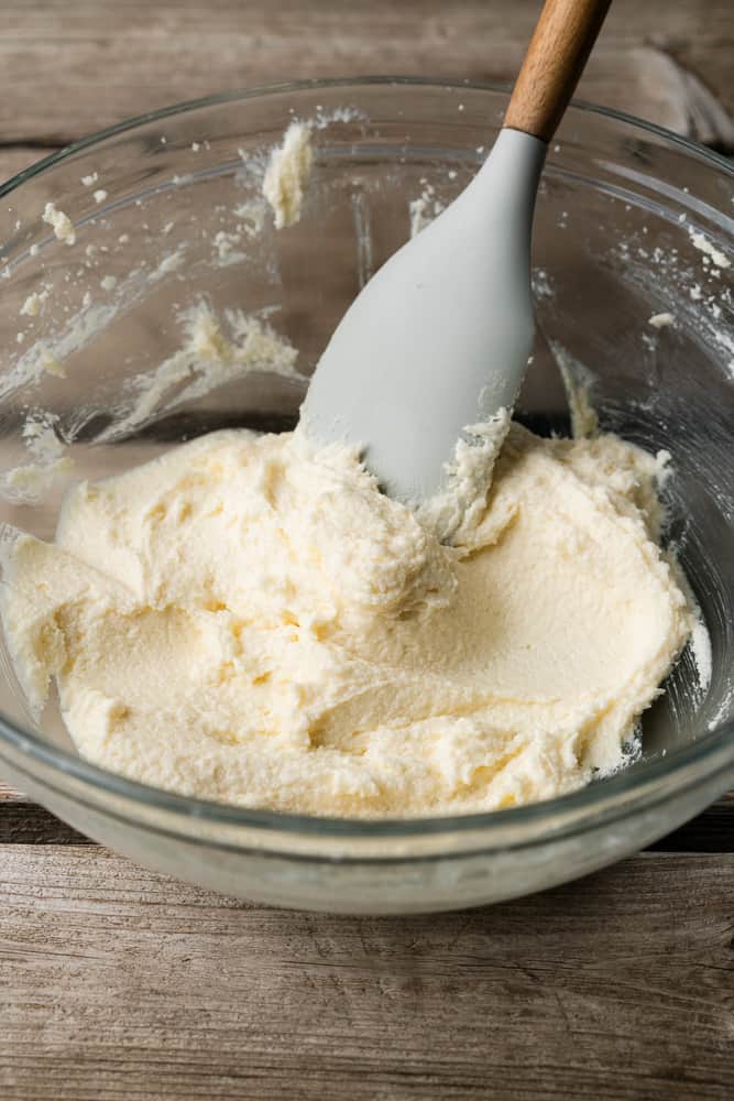 bowl of creamed butter with cream cheese