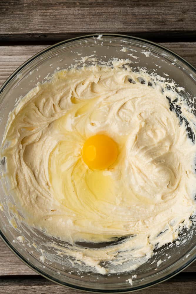 creamed sweetener cream cheese with egg