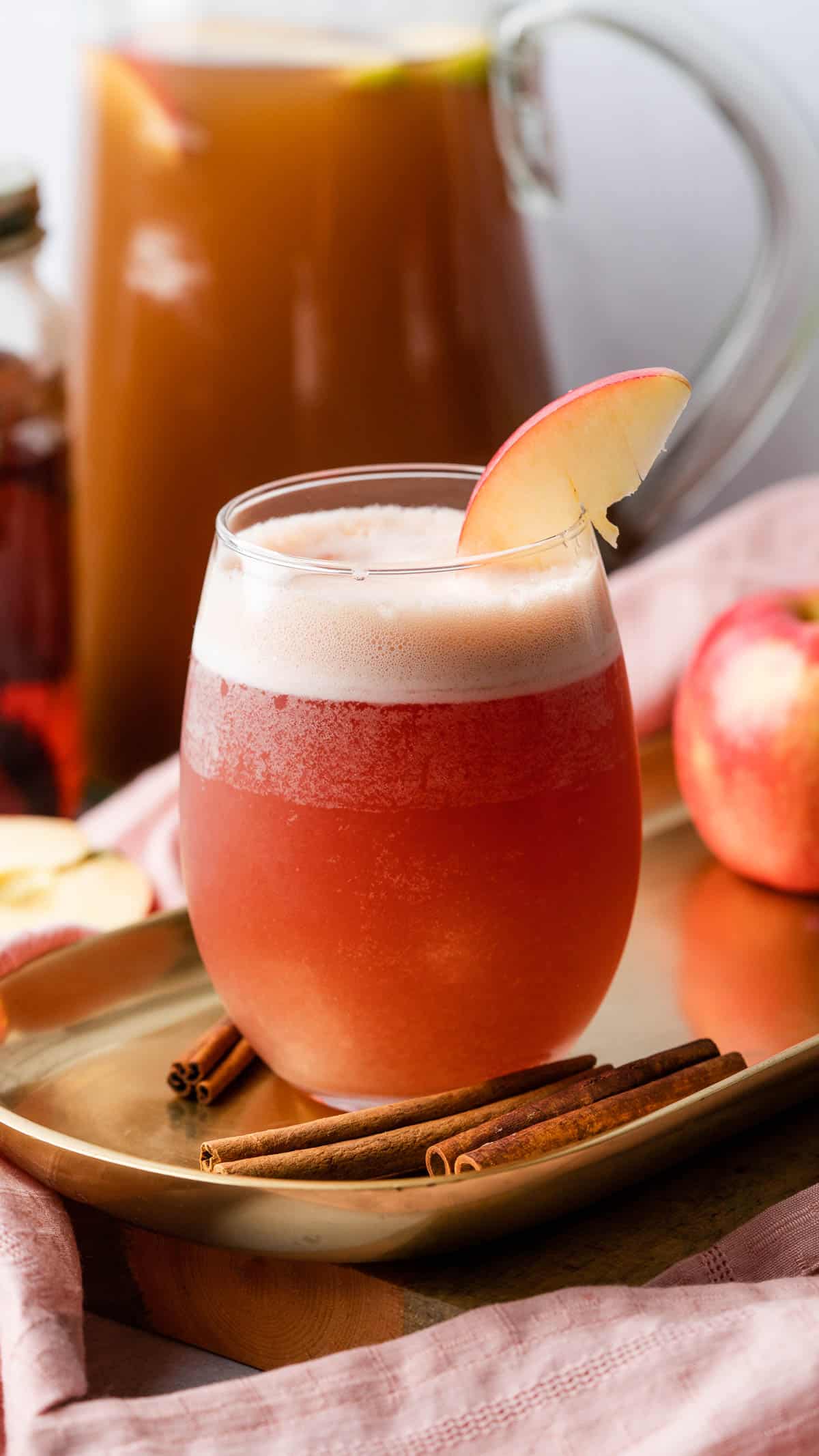 delicious fall harvest apple cider bourbon cocktail