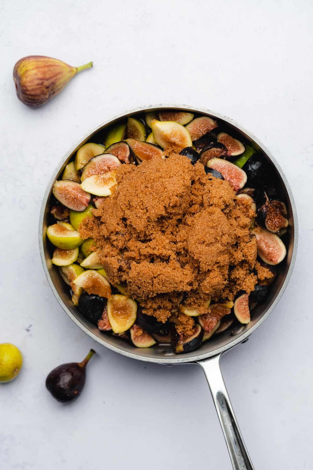 figs in a saucepan with brown sugar replacement 