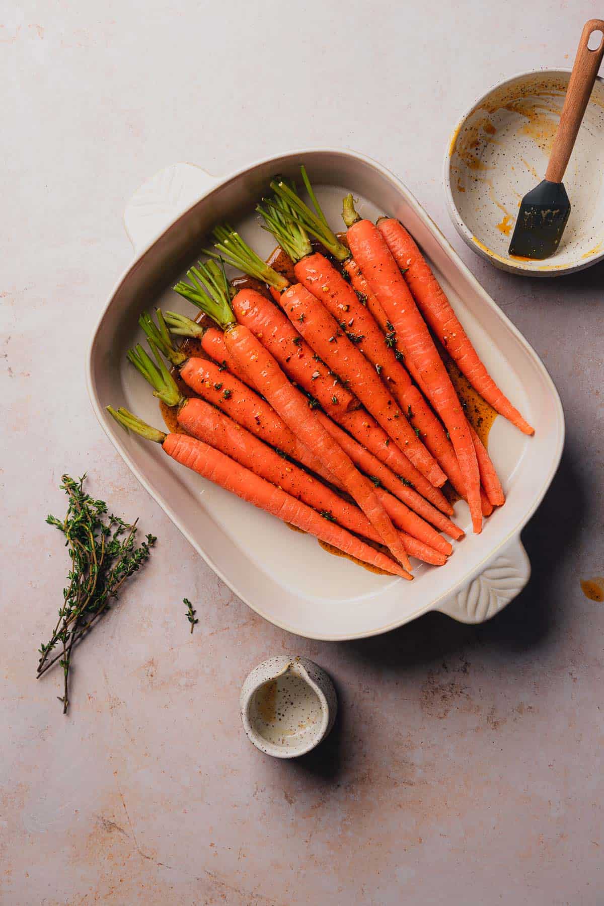 carrots seasoned in a roasting pan