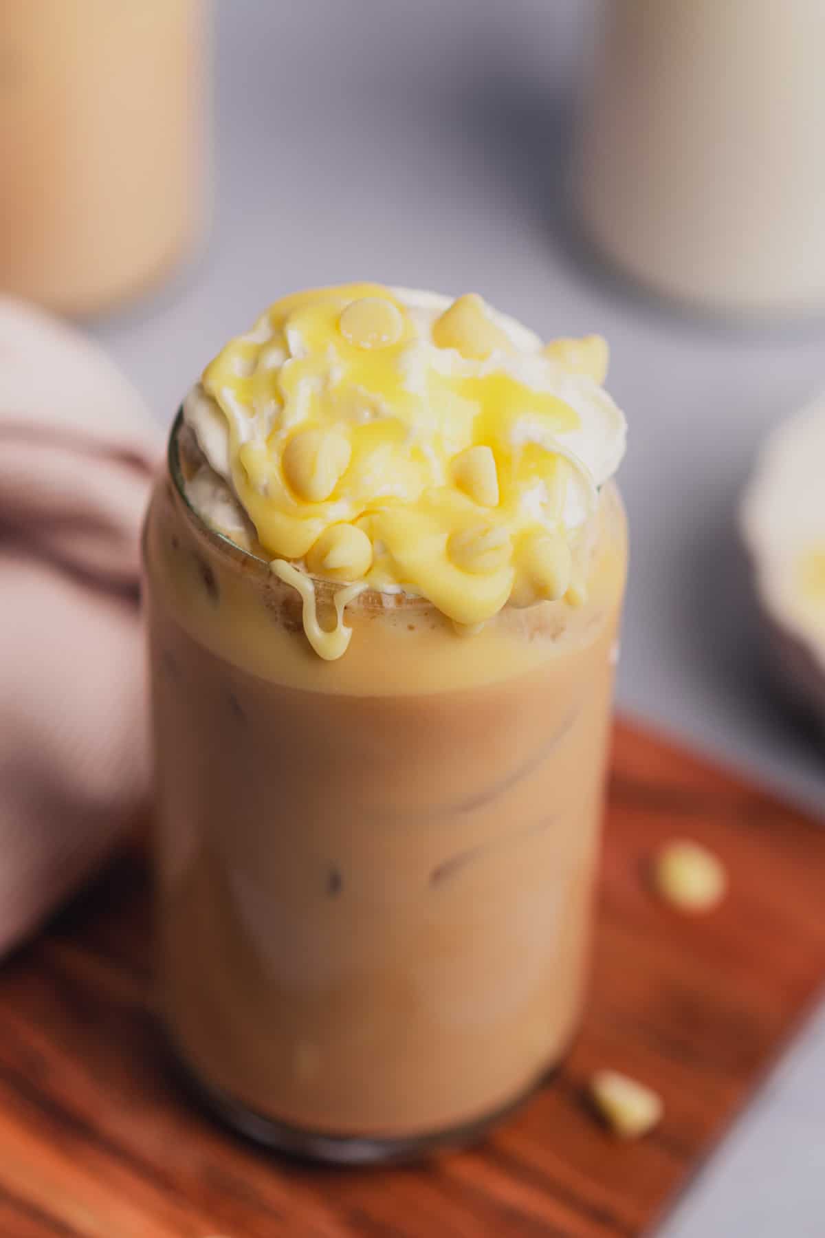 white chocolate iced mocha with white chocolate drizzle and white chocolate chips