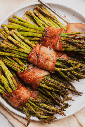 asparagus bundles wrapped in bacon