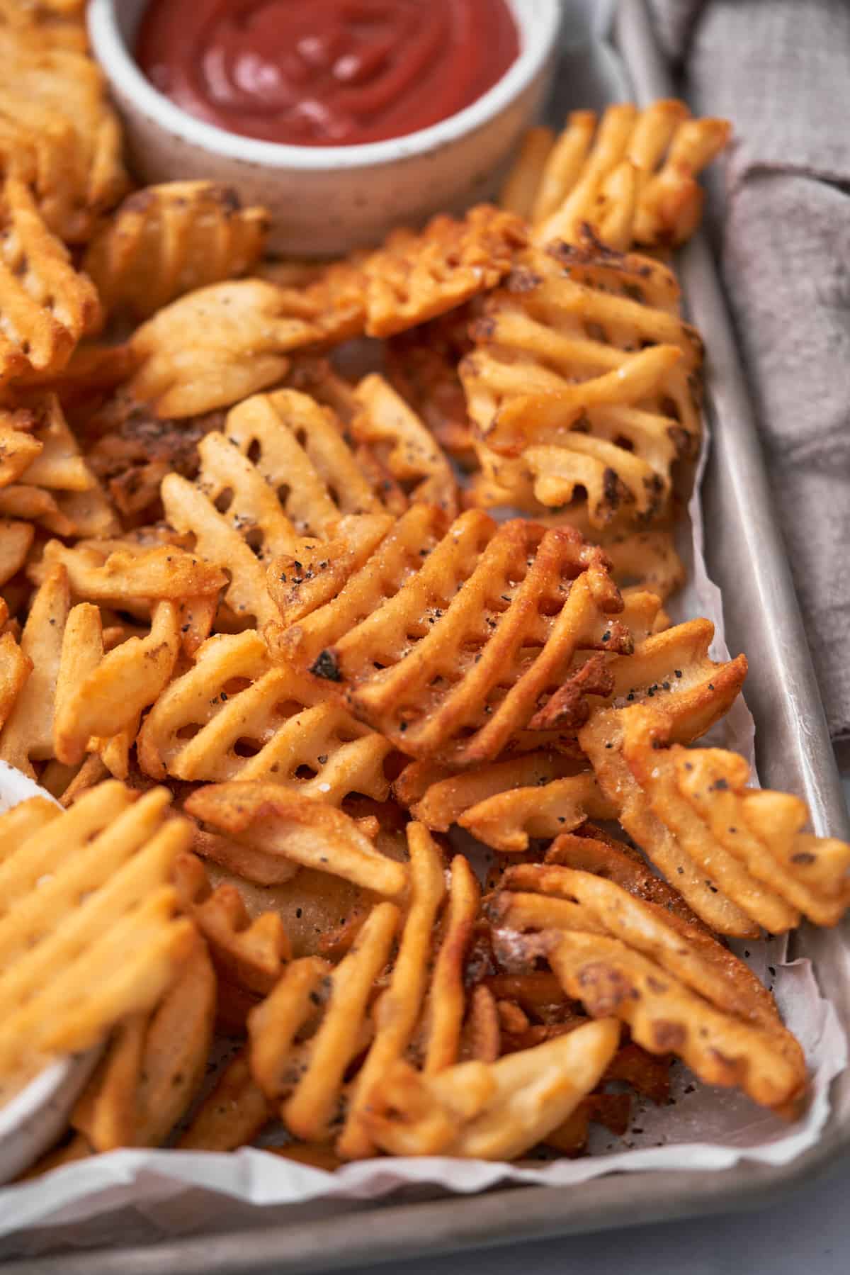 Frozen Fries in Air Fryer: Crispy Delights in Minutes
