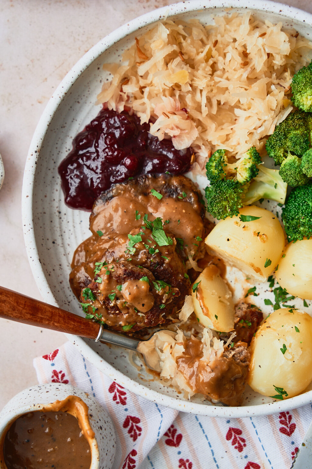 Norwegian Meatballs in Brown Gravy (Kjøttkaker i Brun Saus) A Full Living