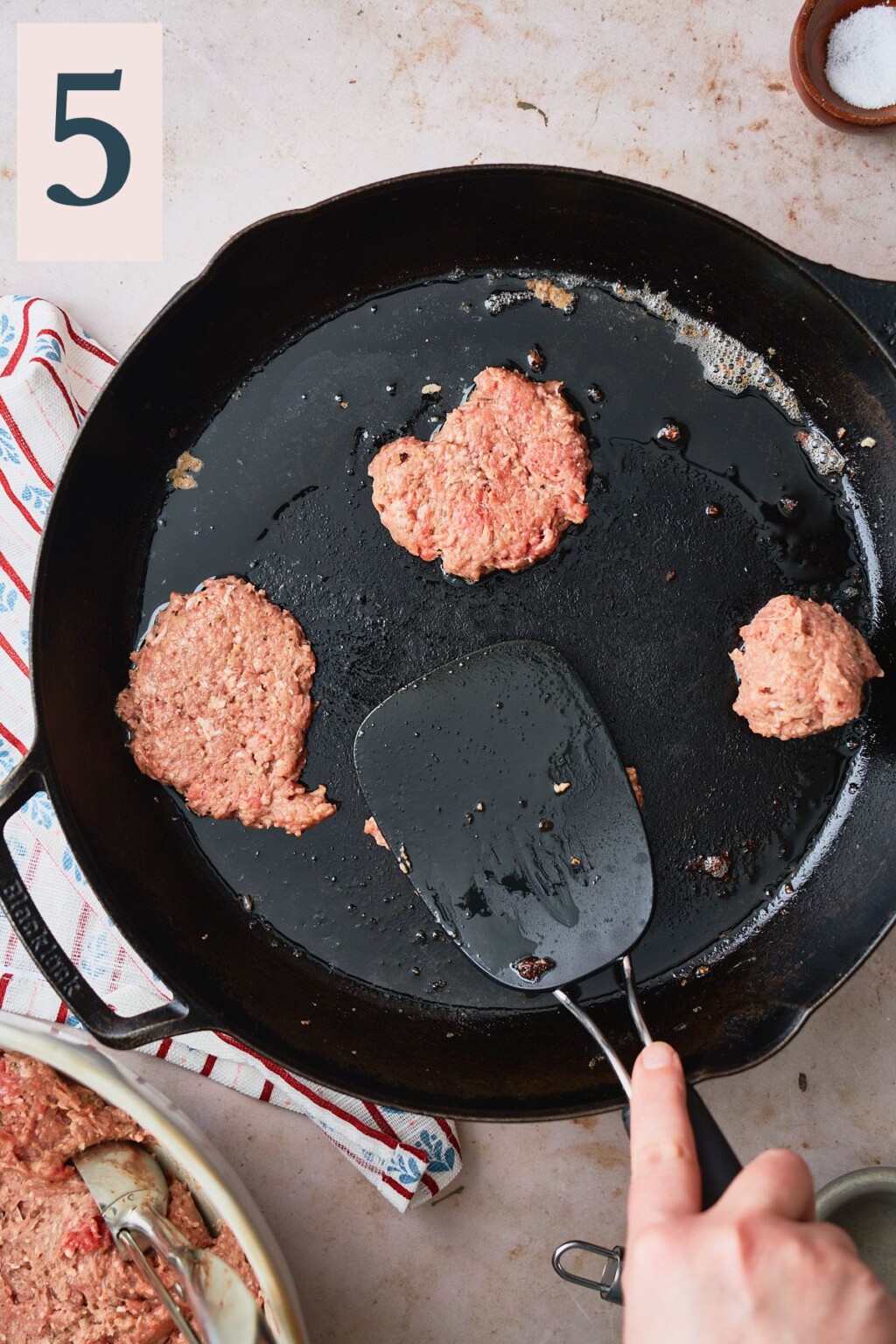 Norwegian Meatballs in Brown Gravy (Kjøttkaker i Brun Saus) - A Full Living